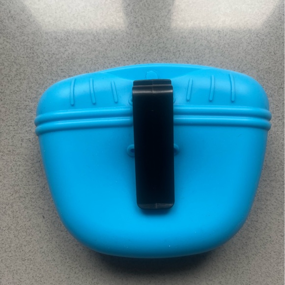 Portable pet snack silicone bag - Picture 3 of 3